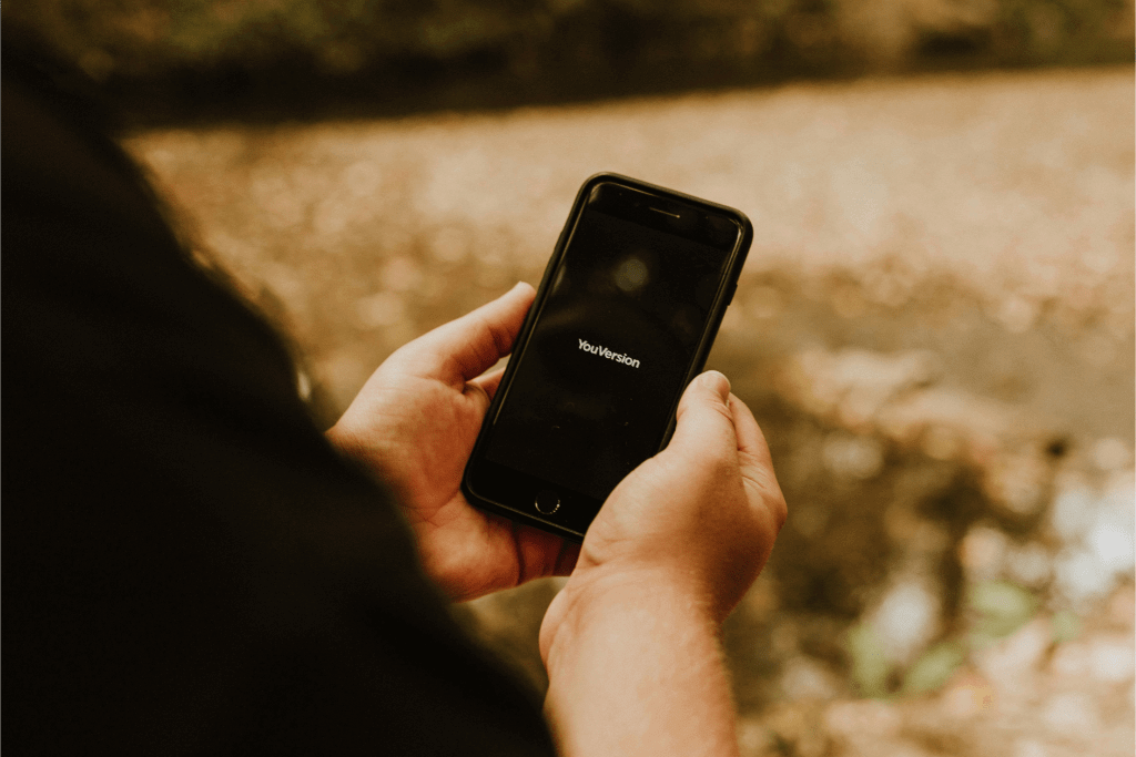 探索最佳的6个圣经应用程序:一年内读完圣经的应用 1 YouVersion 圣经手机应用程序